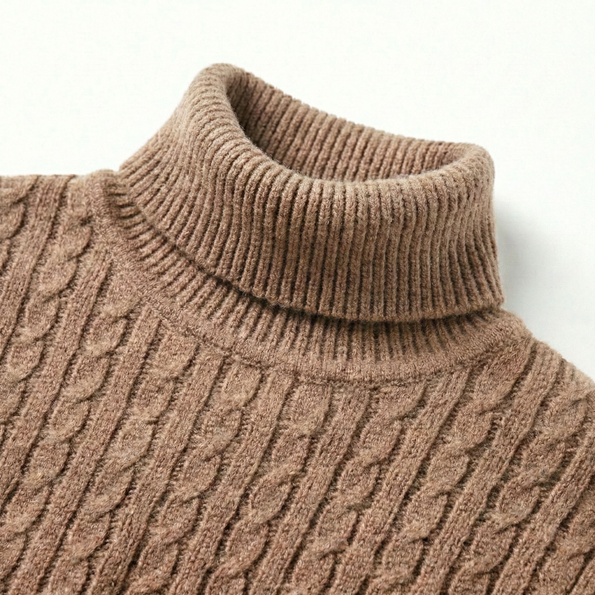 Suéter de cuello alto Nordrik Magnus: ajuste y comodidad